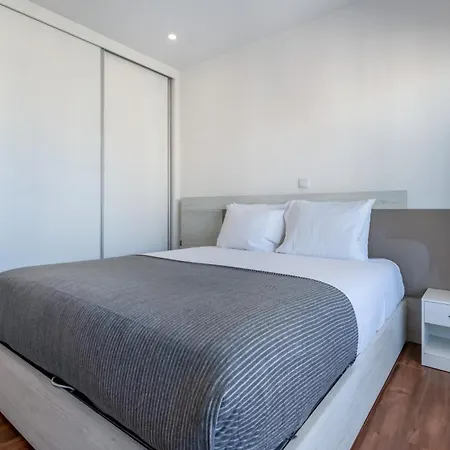 Serene Blue 1 Bdr Flat With Balcony By Lovelystay * 포티마오