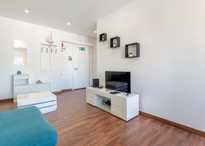 Serene Blue 1 Bdr Flat With Balcony By Lovelystay 아파트 포티마오