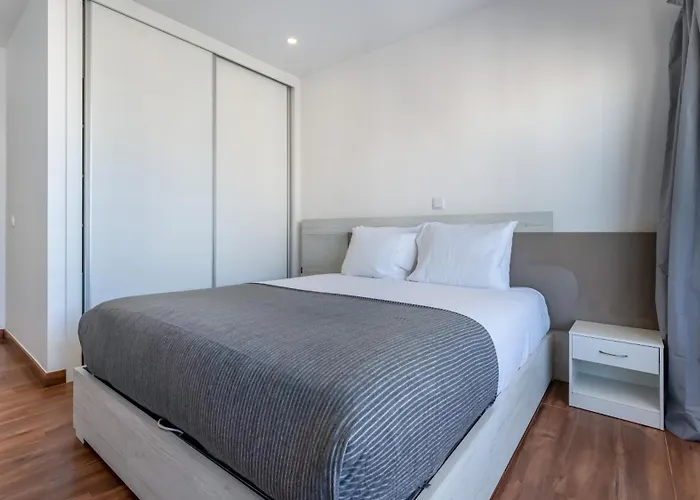 Serene Blue 1 Bdr Flat With Balcony By Lovelystay * 포티마오