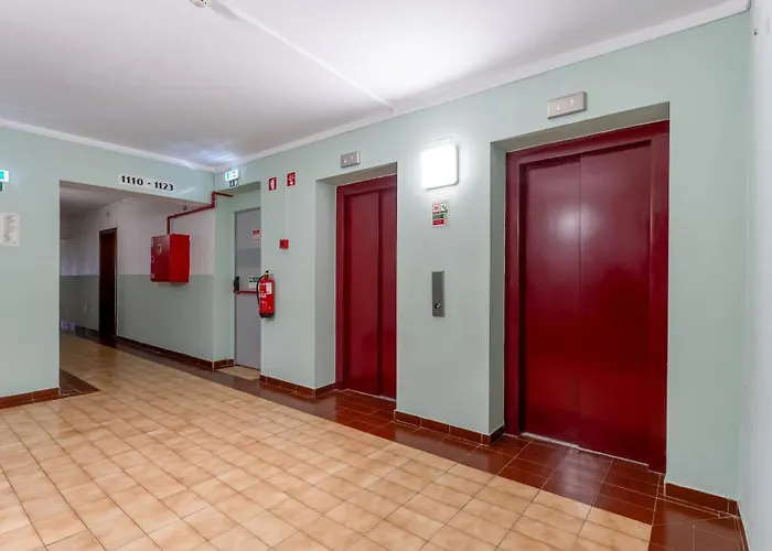 Serene Blue 1 Bdr Flat With Balcony By Lovelystay * 포티마오