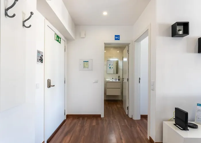 Serene Blue 1 Bdr Flat With Balcony By Lovelystay