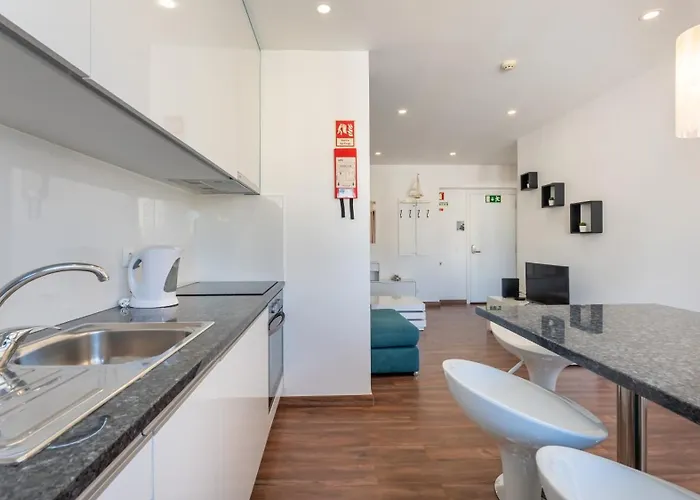 Serene Blue 1 Bdr Flat With Balcony By Lovelystay 아파트 *