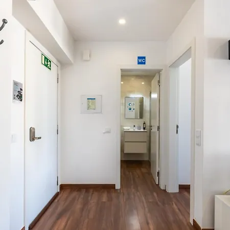 Serene Blue 1 Bdr Flat With Balcony By Lovelystay